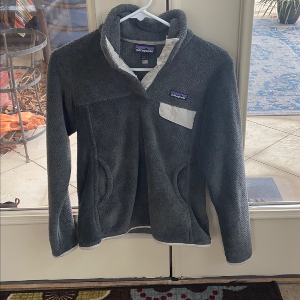 grey patagonia pull over